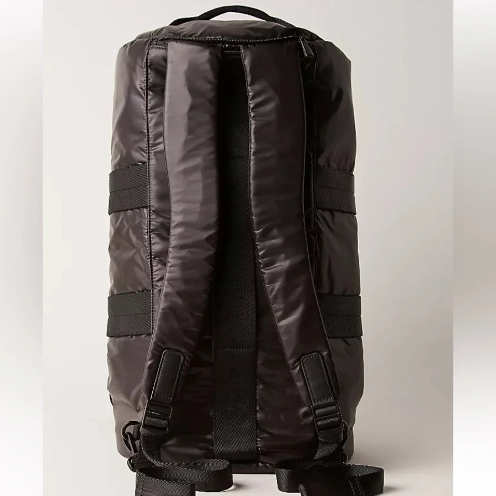 Caraa x Free People Remus Waterproof Convertible Duffel Bag NWT - Picture 12 of 16